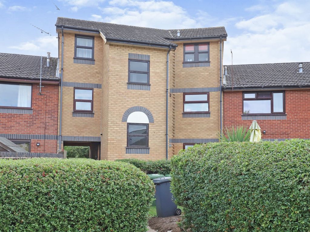 2 bed flat for sale in Mill Lane, Kidderminster DY11, £100,000