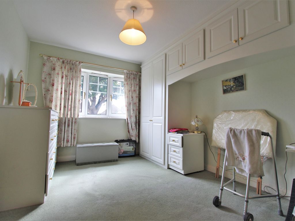 2 bed flat for sale in Park Lane, Tilehurst, Reading RG31, £205,000