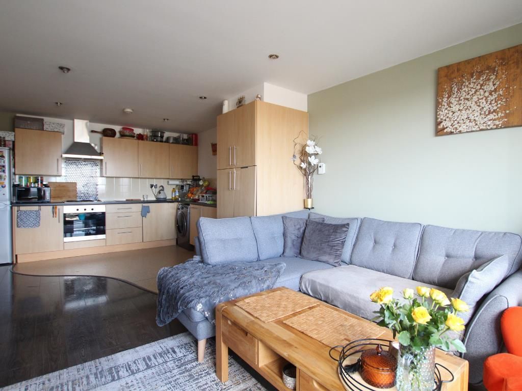 3 bed flat for sale in Navigation Street, Leicester LE1, £120,000