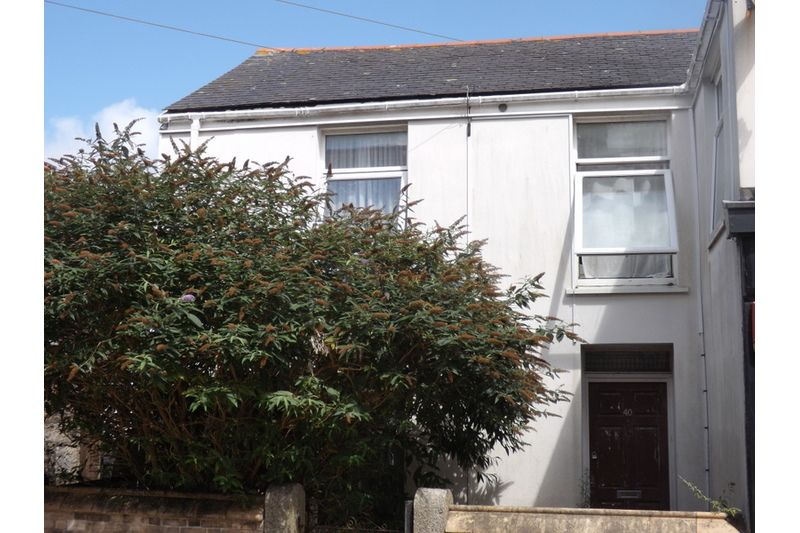 2 bed flat for sale in Cross Street, Camborne TR14, £110,000
