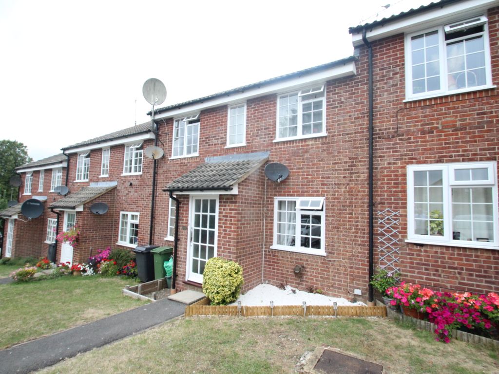 2 bed maisonette for sale in Morley Place, Hungerford RG17, £155,000