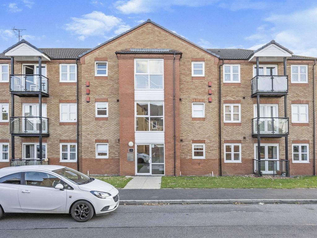3 bed flat for sale in Fewston Way, Lakeside, Doncaster DN4, £150,000