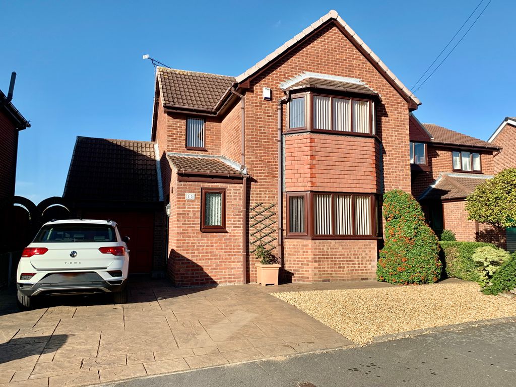 3 bed detached house for sale in Meadowfield Road, Barnby Dun, Doncaster DN3, £265,000