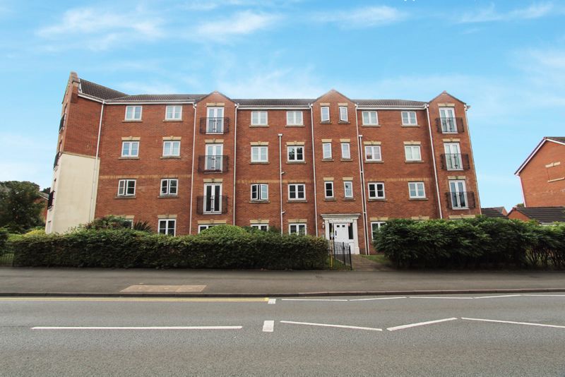 2 bed flat for sale in Moor Street, Brierley Hill DY5, £102,500