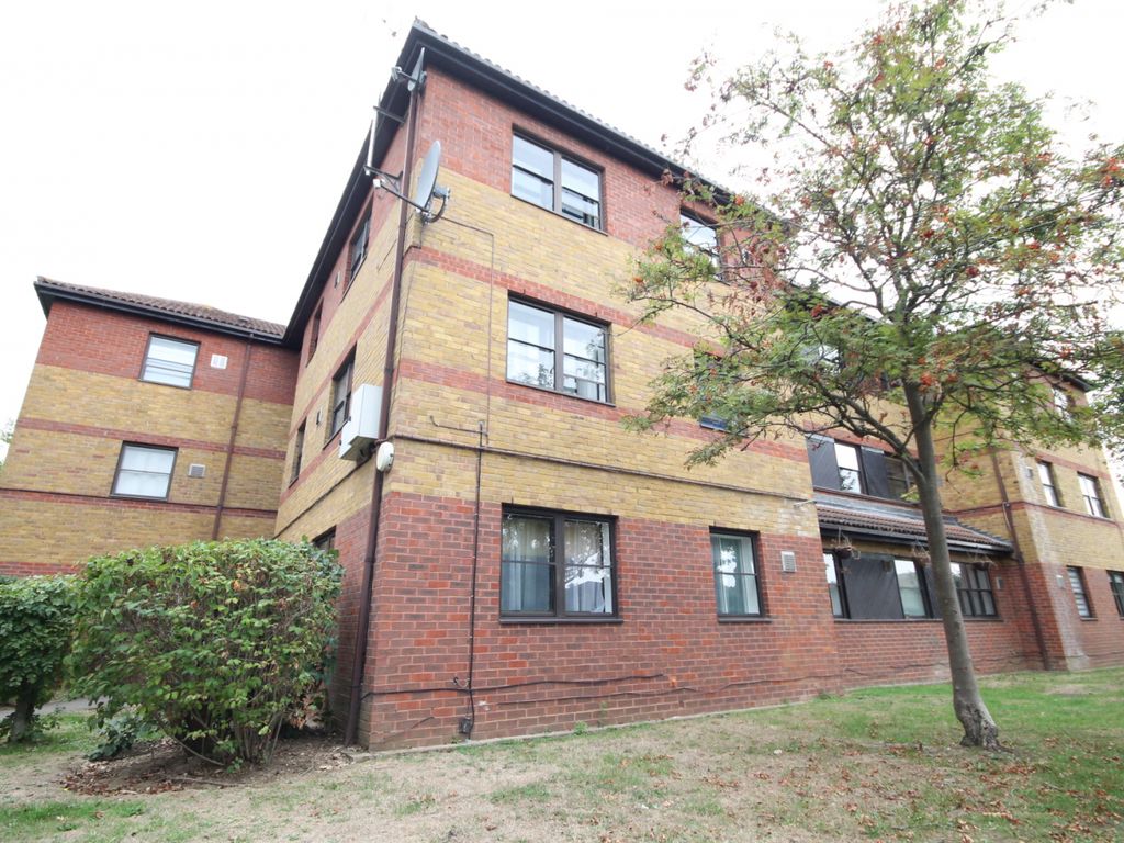 1 bed flat for sale in Gibson Close, Isleworth TW7, £215,000