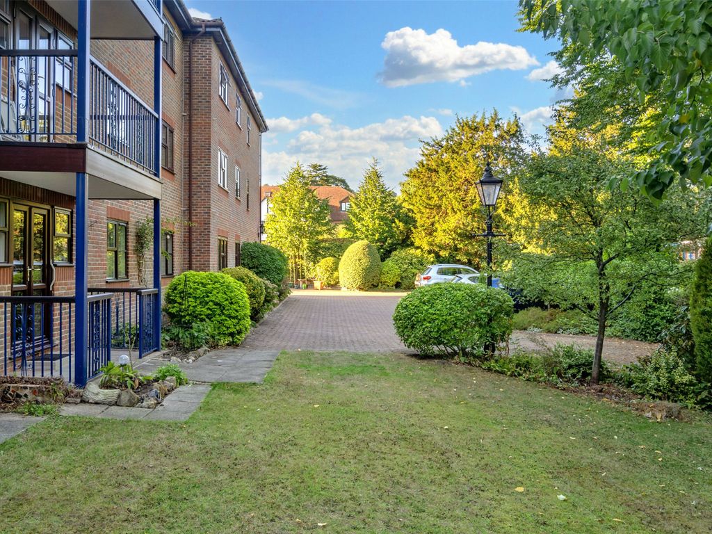 1 bed flat for sale in Wraymead Place, Wray Park Road, Reigate, Surrey RH2, £210,000