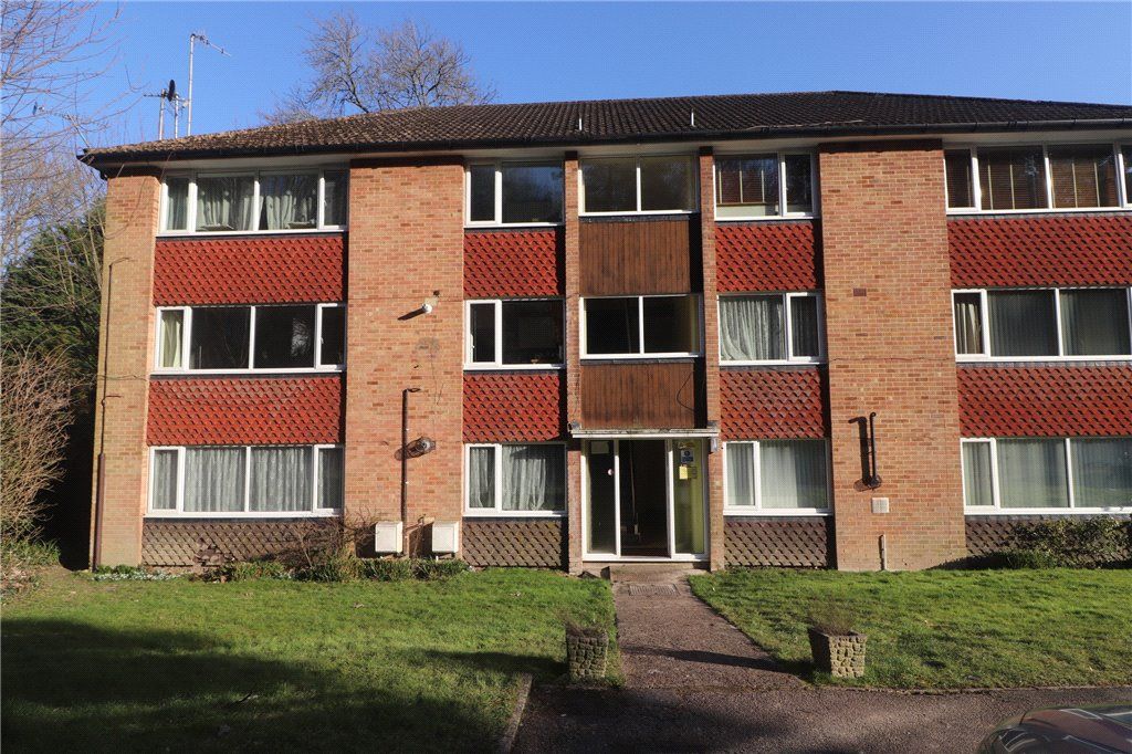 2 bed flat for sale in High Trees Court, High Trees Close, Caterham, Surrey CR3, £270,000