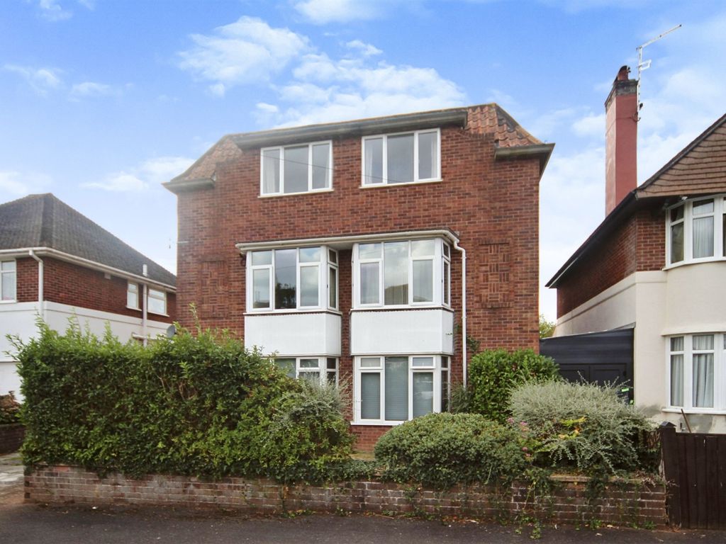 2 bed flat for sale in Hilary Road, Taunton TA1, £190,000