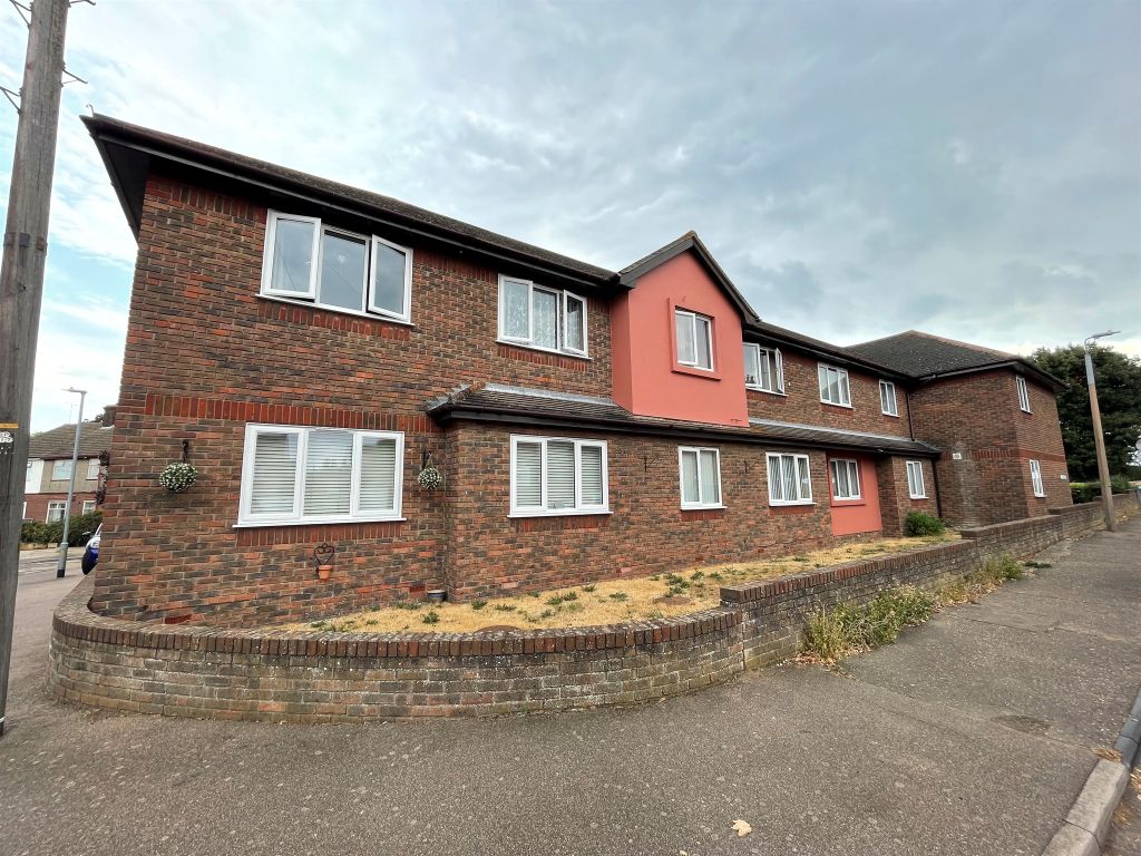 1 bed flat for sale in Park Road, Harwich CO12, £90,000