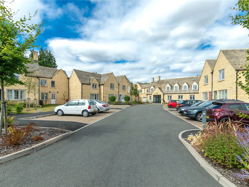 2 bed flat for sale in Fosseway, Stow On The Wold, Gloucestershire GL54, £199,950