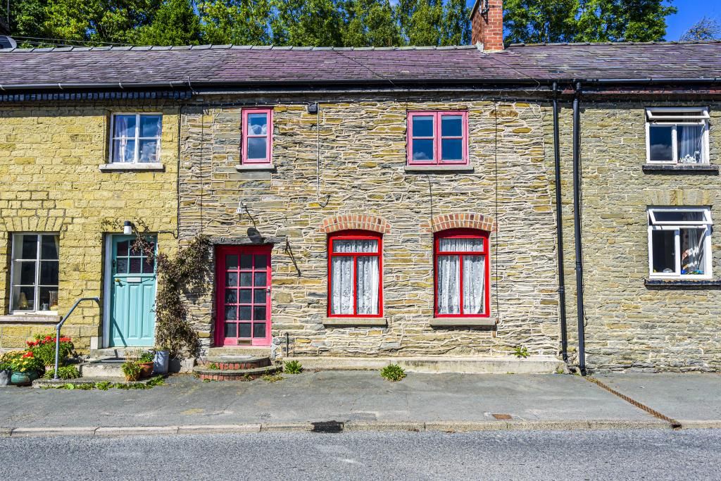 2 bed cottage for sale in New Radnor, Powys LD8, £190,000