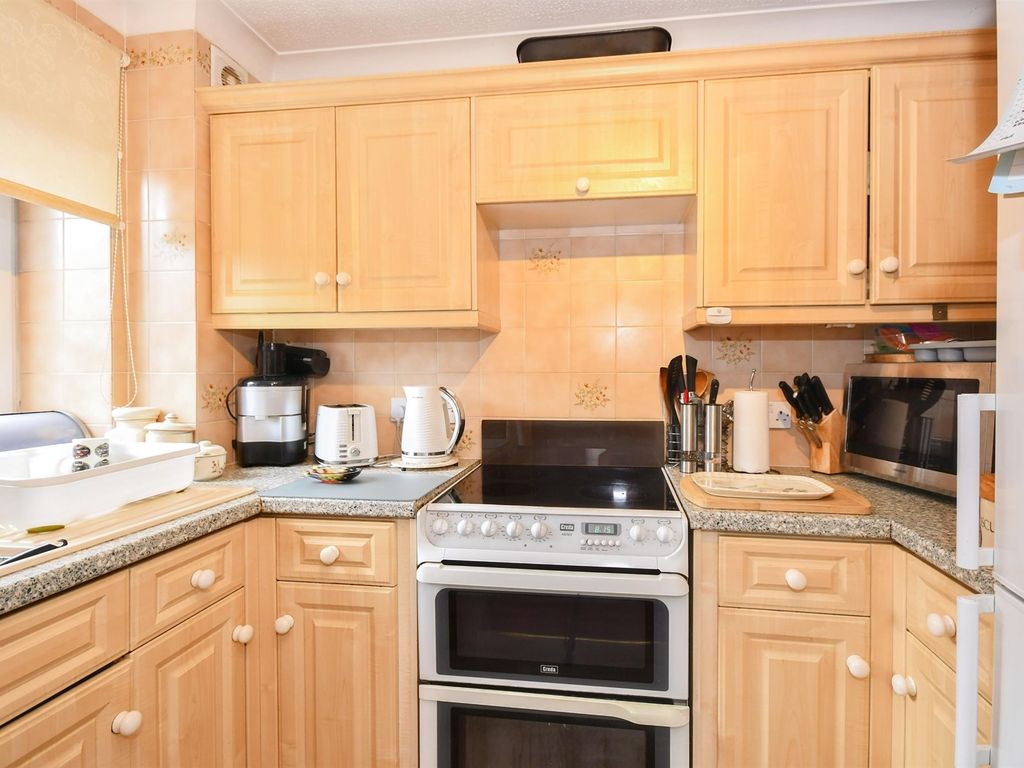2 bed flat for sale in St. Peters Road, Bournemouth BH1, £130,000