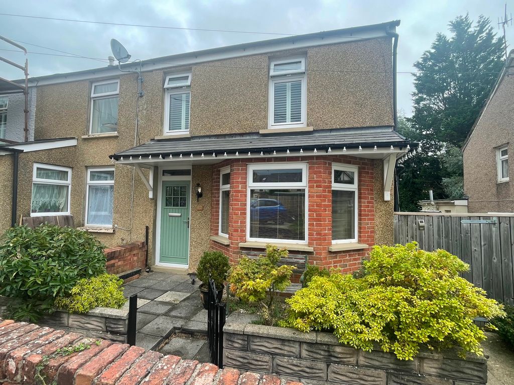 2 bed end terrace house for sale in The Highway, New Inn, Pontypool NP4, £229,950
