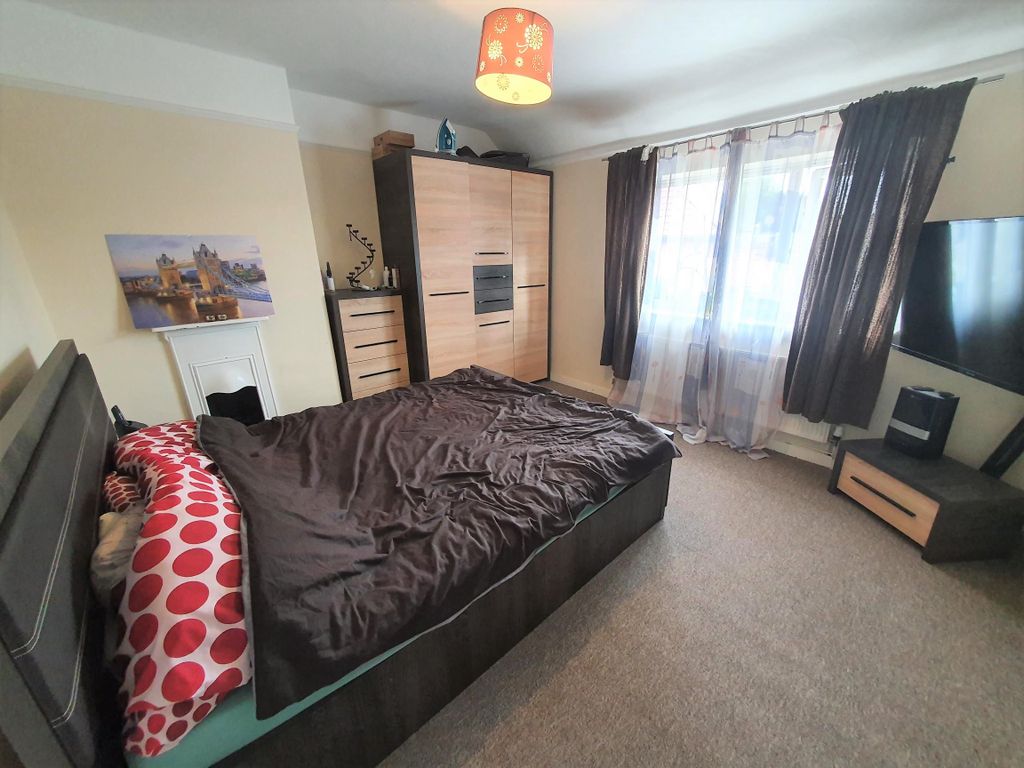 3 bed semi-detached house for sale in Matthews Road, Yeovil Marsh, Yeovil BA21, £175,000