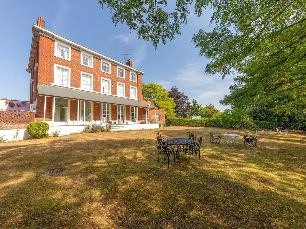 2 bed flat for sale in Wick Hill House, Kenilworth Avenue, Bracknell, Berkshire RG12, £299,500