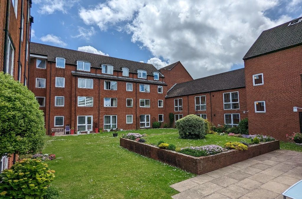 1 bed flat for sale in Homewater House, Hulbert Road, Waterlooville PO7, £100,000