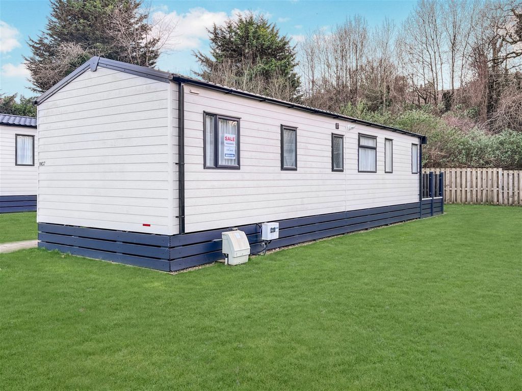 3 bed mobile/park home for sale in Hoburne Devon Bay, 7 Woodland Glade, Hoburne Holiday Park, Grange Road, Devon TQ4, £70,000