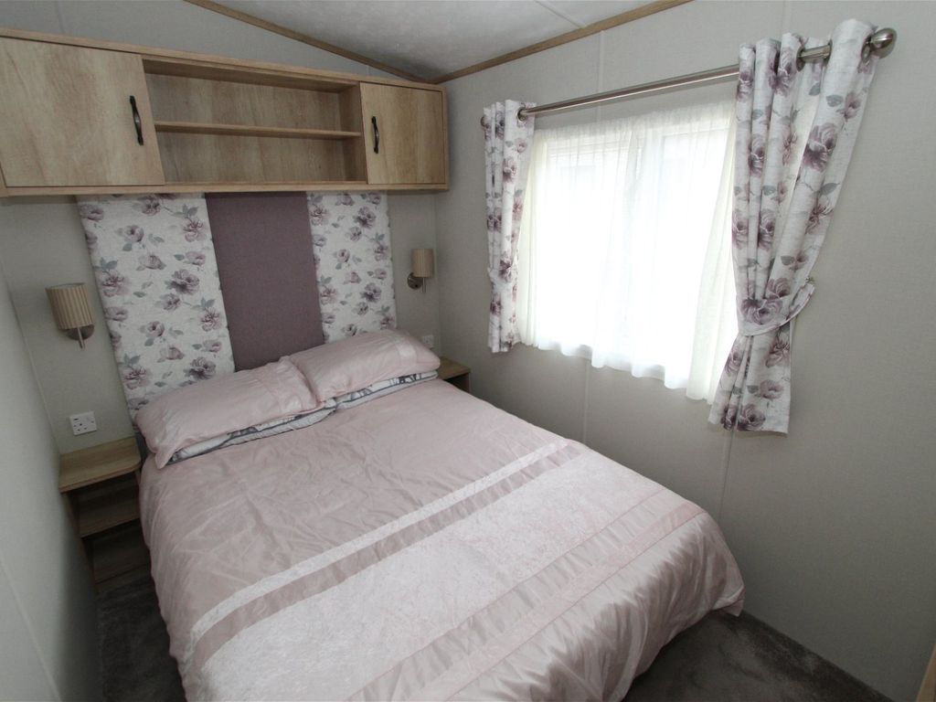 3 bed mobile/park home for sale in Hoburne Devon Bay, 7 Woodland Glade, Hoburne Holiday Park, Grange Road, Devon TQ4, £70,000