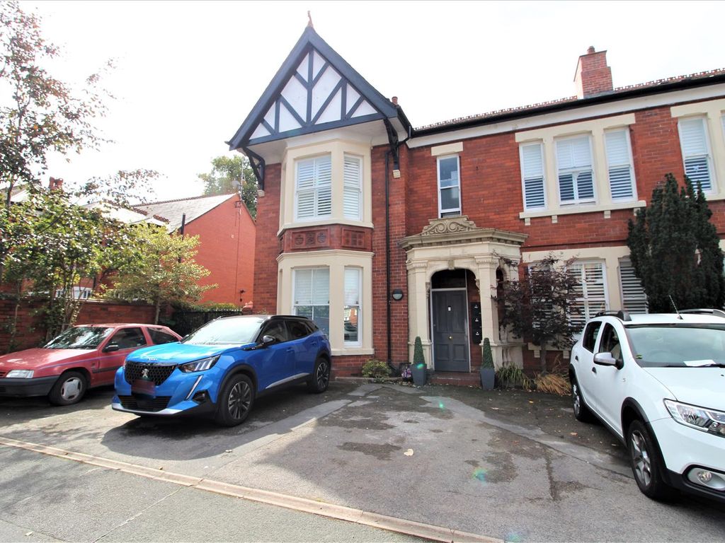 2 bed flat for sale in Belmont House, Belmont Road, Wrexham LL13, £130,000