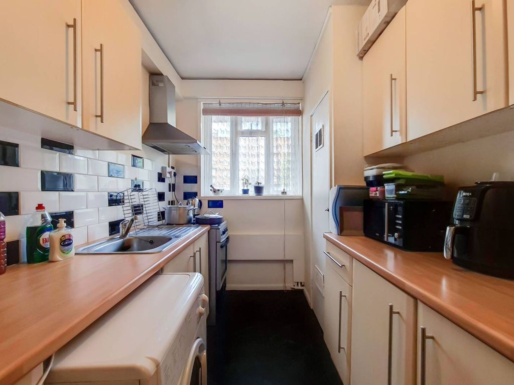 2 bed flat for sale in Crossthwaite Avenue, Denmark Hill, London SE5, £325,000