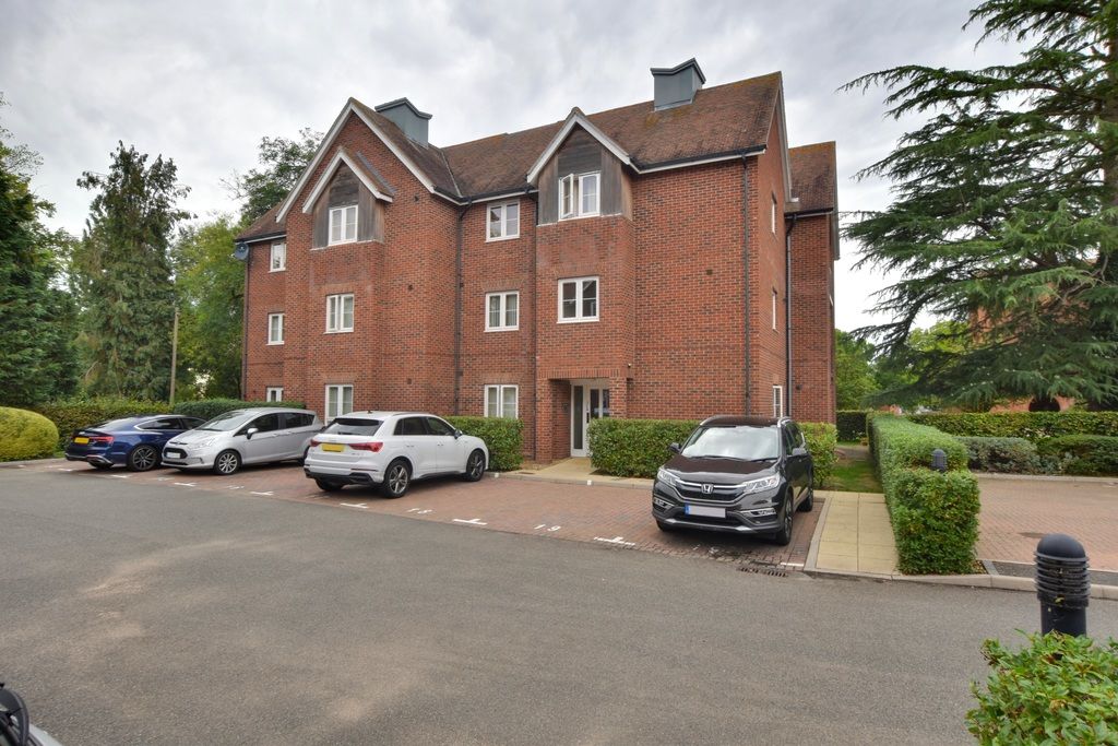 2 bed flat for sale in Felsted, Dunmow CM6, £310,000
