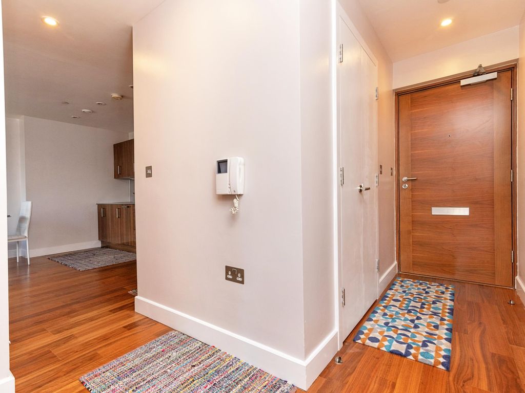 2 bed flat for sale in The Hayes, Caerdydd, The Hayes, Cardiff CF10, £260,000