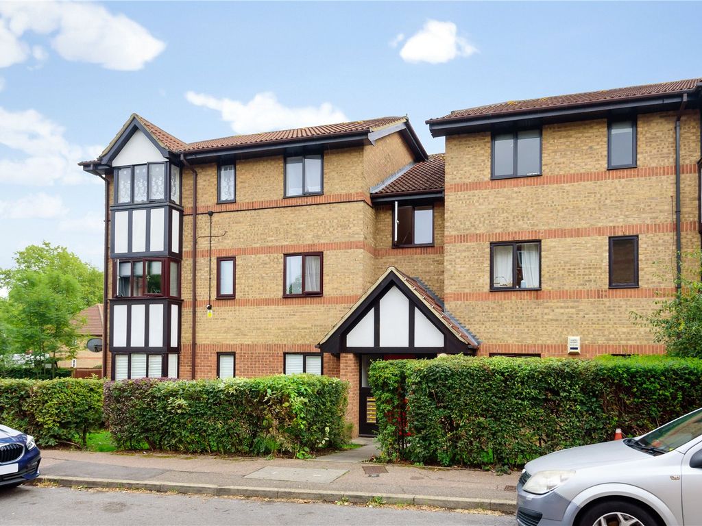 2 bed flat for sale in Dalrymple Close, Southgate, London N14, £275,000