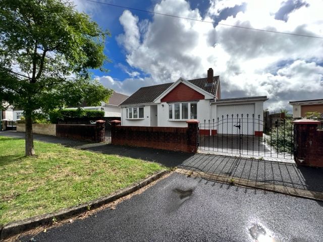 3 bed bungalow for sale in Maesglas, Tredegar NP22, £250,000