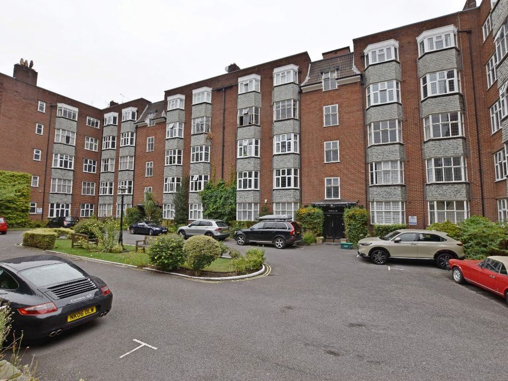 3 bed flat for sale in Calthorpe Mansions, Calthorpe Road, Edgbaston, Birmingham B15, £235,000
