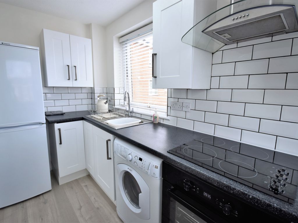 2 bed flat for sale in Squires Gate Lane, Blackpool FY4, £87,500
