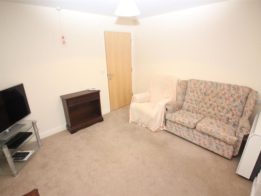 1 bed flat for sale in Henleaze Road, Henleaze, Bristol BS9, £135,000