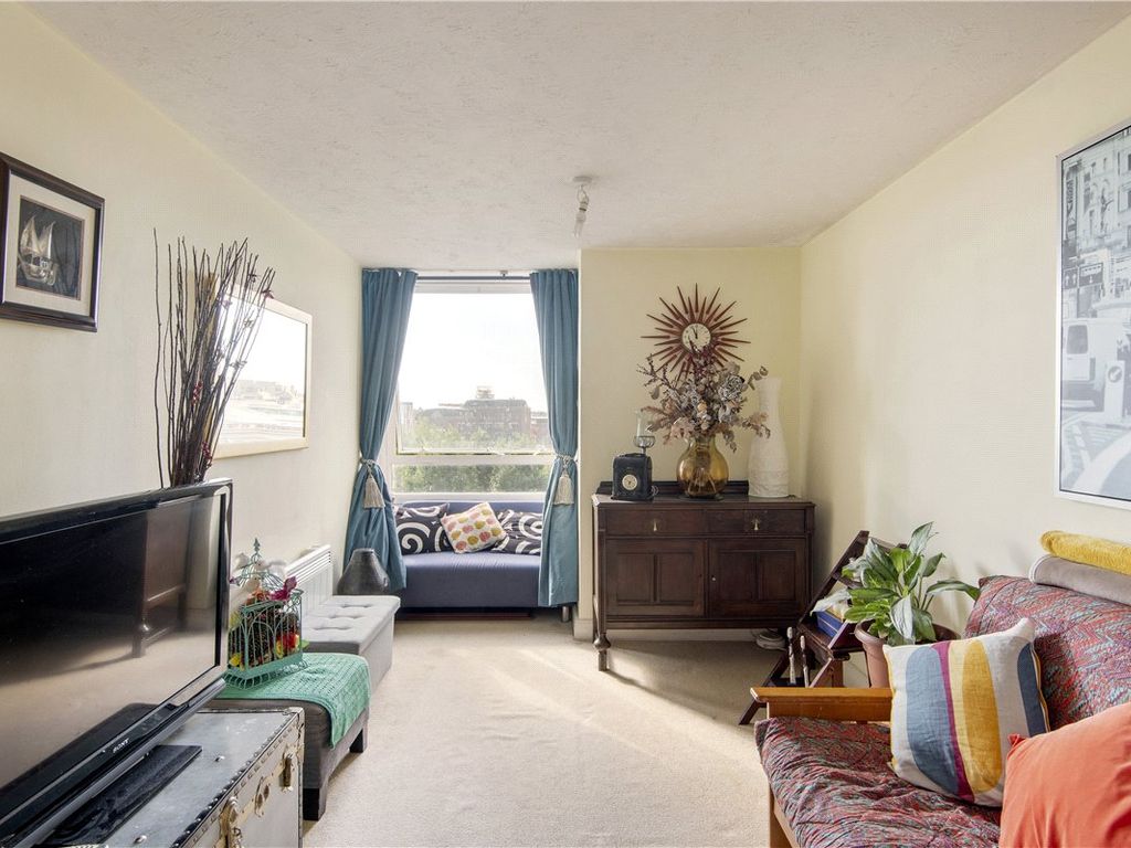 2 bed flat for sale in Eagle Heights, Bramlands Close, Battersea, London SW11, £300,000