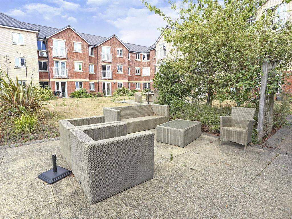 1 bed flat for sale in Booth Court, Handford Road, Ipswich IP1, £95,000