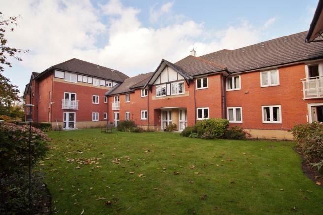 2 bed flat for sale in Chase Close, Birkdale, Southport PR8, £65,000