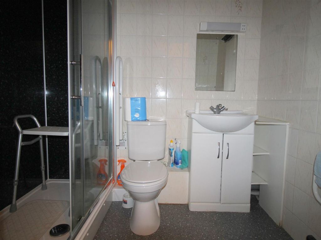 1 bed flat for sale in Parklands Court, Sketty, Swansea SA2, £56,000