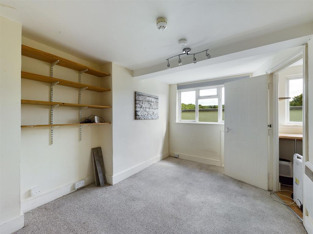 1 bed flat for sale in Lewes Road, Brighton BN2, £170,000