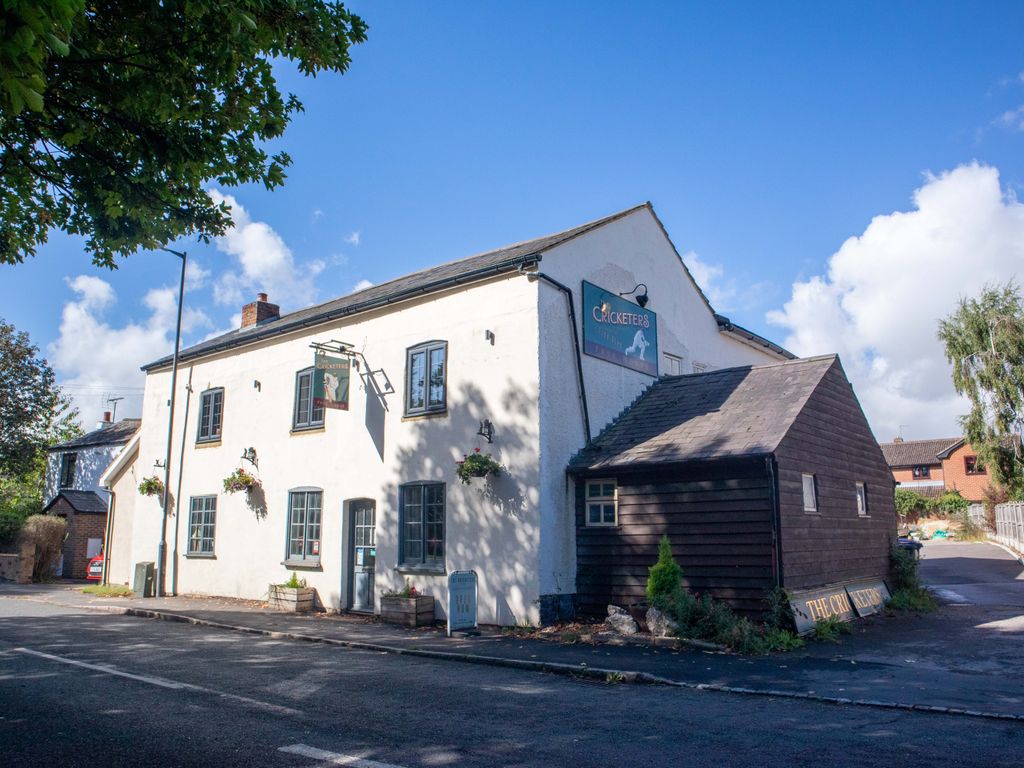 Pub/bar for sale in Arlesey Road, Hitchin SG5, £700,000