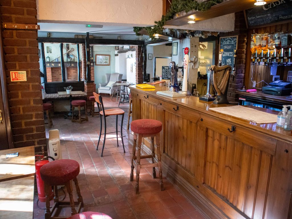 Pub/bar for sale in Arlesey Road, Hitchin SG5, £700,000