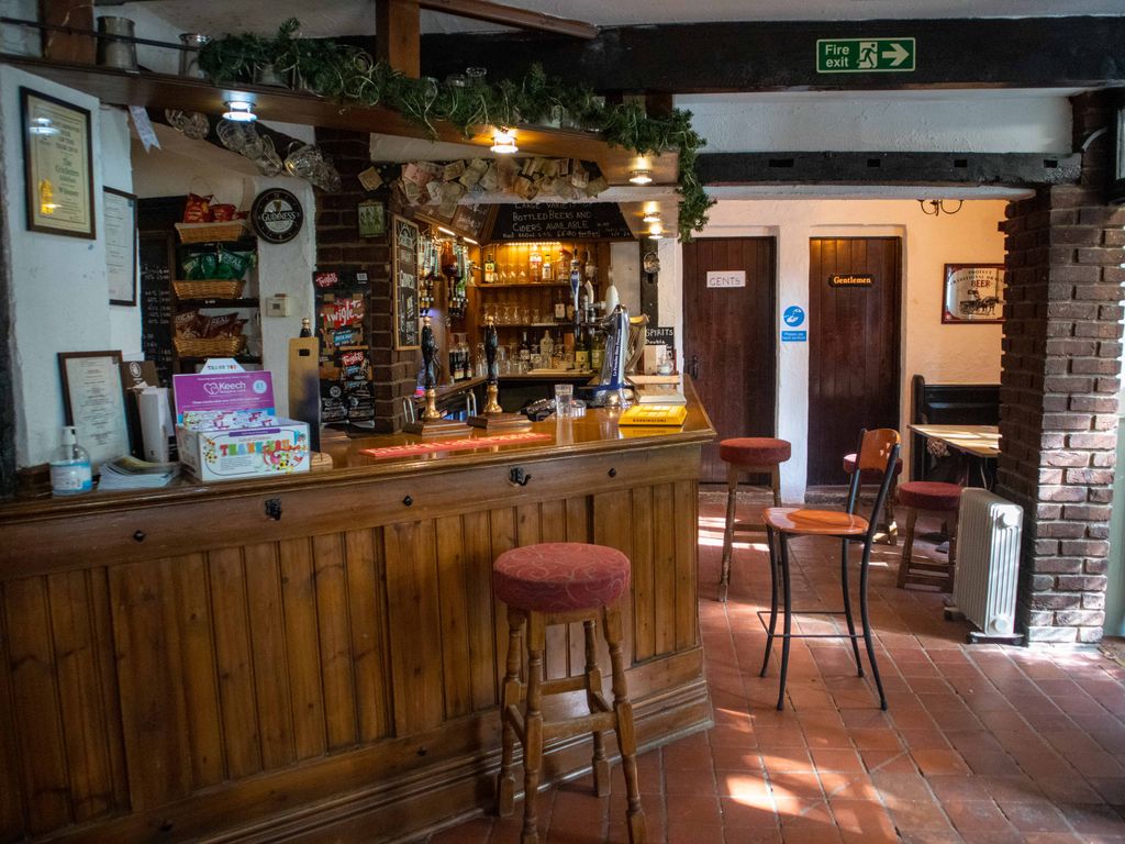 Pub/bar for sale in Arlesey Road, Hitchin SG5, £700,000