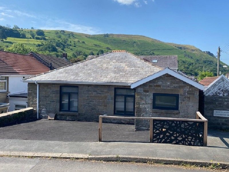 2 bed detached bungalow for sale in Glanrhyd Road, Ystradgynlais, Swansea. SA9, £245,000