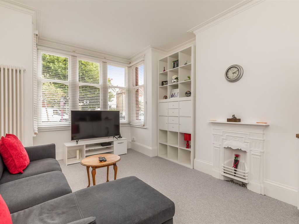 1 bed flat for sale in Walsingham Road, Hove BN3, £260,000