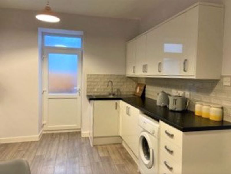 5 bed property for sale in Fairoak Terrace, Newport NP19, £275,000