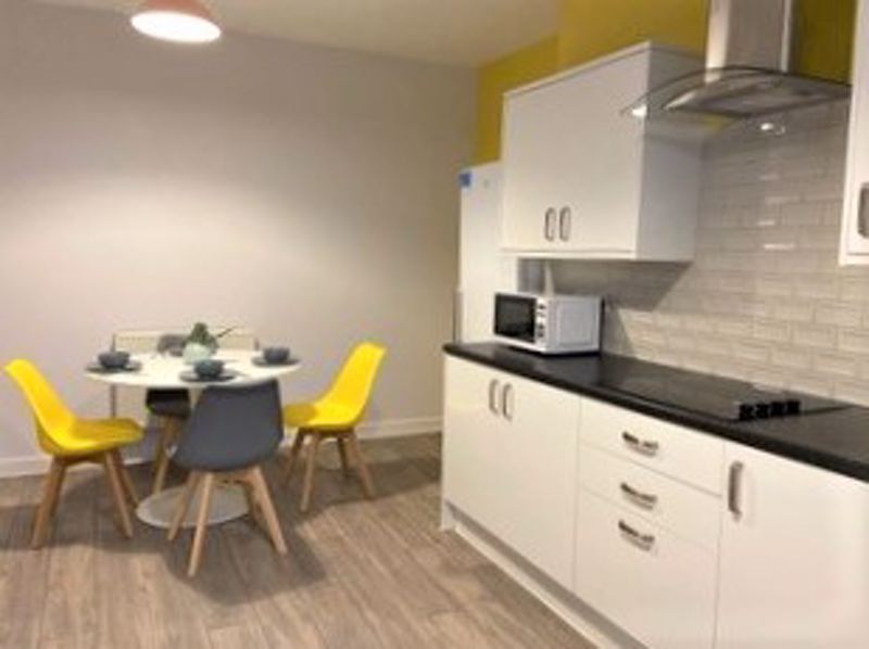 5 bed property for sale in Fairoak Terrace, Newport NP19, £275,000