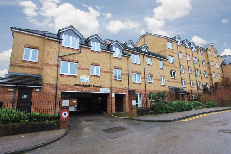 2 bed flat for sale in Woodlands Court, Chatham ME5, £170,000