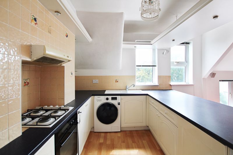 2 bed flat for sale in Bexley High Street, Bexley DA5, £200,000