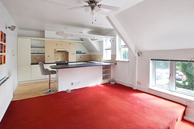 2 bed flat for sale in Bexley High Street, Bexley DA5, £200,000