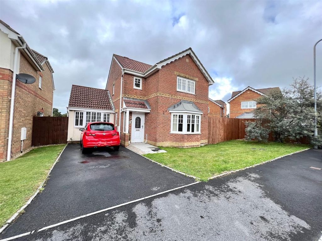 3 bed detached house for sale in Pant Bryn Isaf, Llwynhendy, Llanelli SA14, £270,000