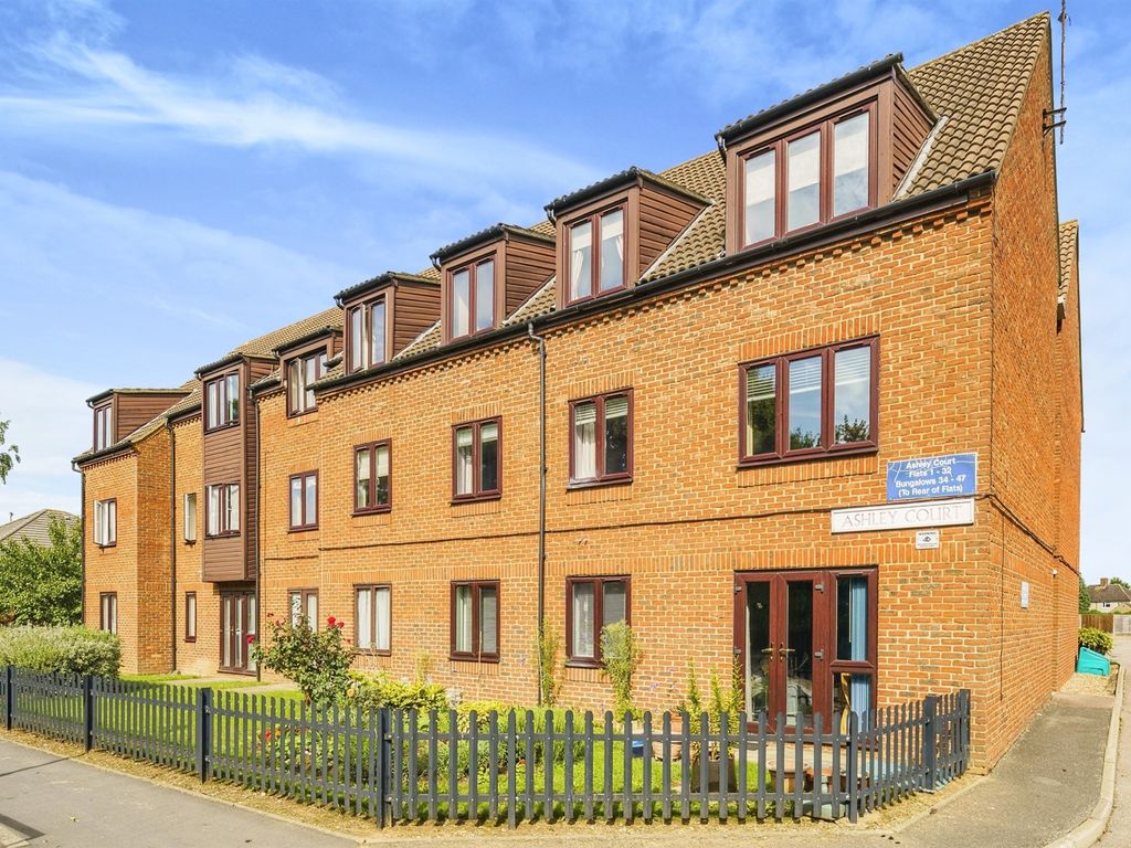 2 bed property for sale in Ashley Court, Hatfield AL10, £159,950