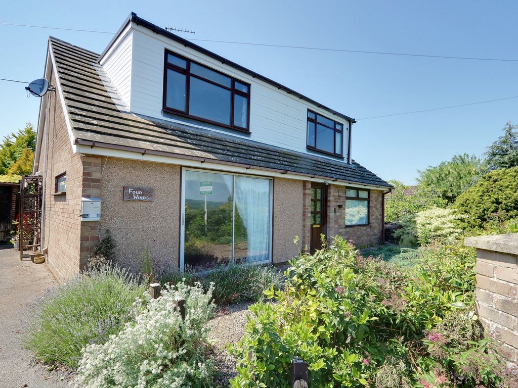 3 bed detached house for sale in English Bicknor, Coleford, Gloucestershire. GL16, £295,000