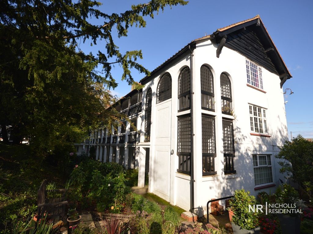 2 bed flat for sale in Drummond Gardens, Christ Church Mount, Epsom, Surrey. KT19, £249,950